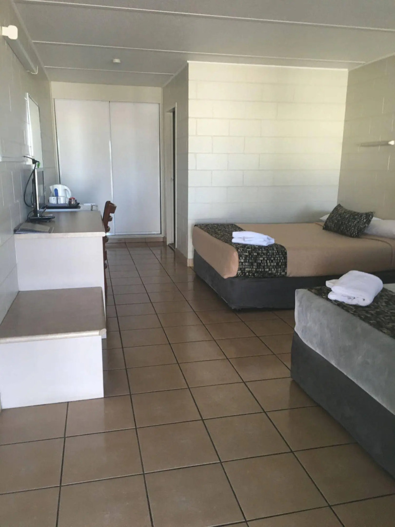 Black Nugget Hotel Motel