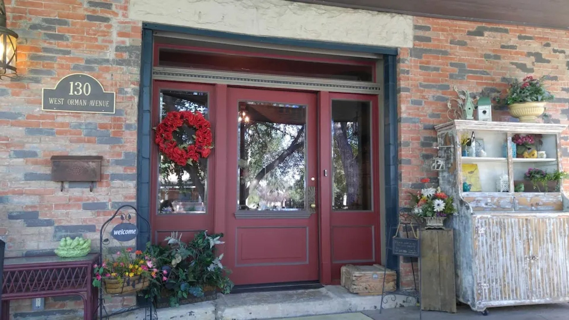 The Rusted Poppy Inn