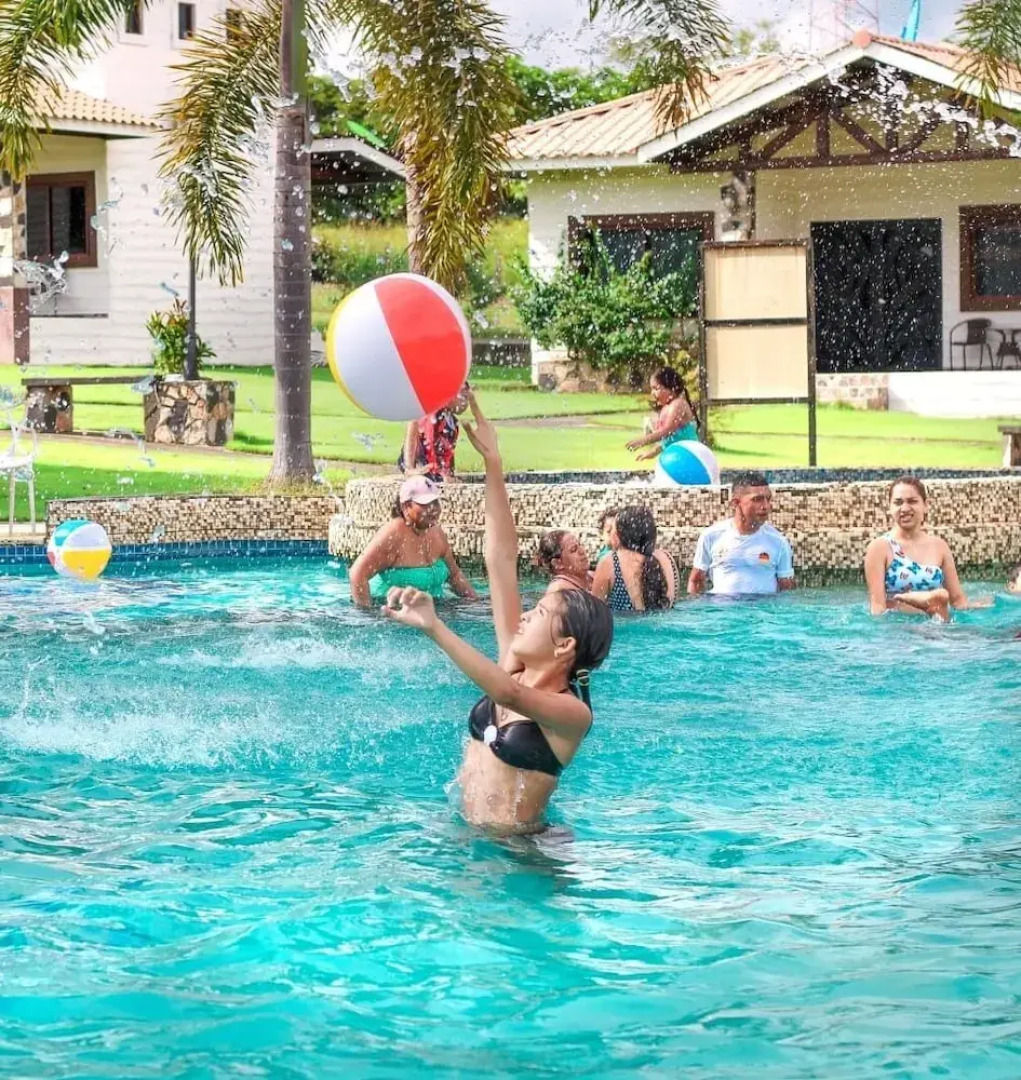 Country Hills Las Lajas