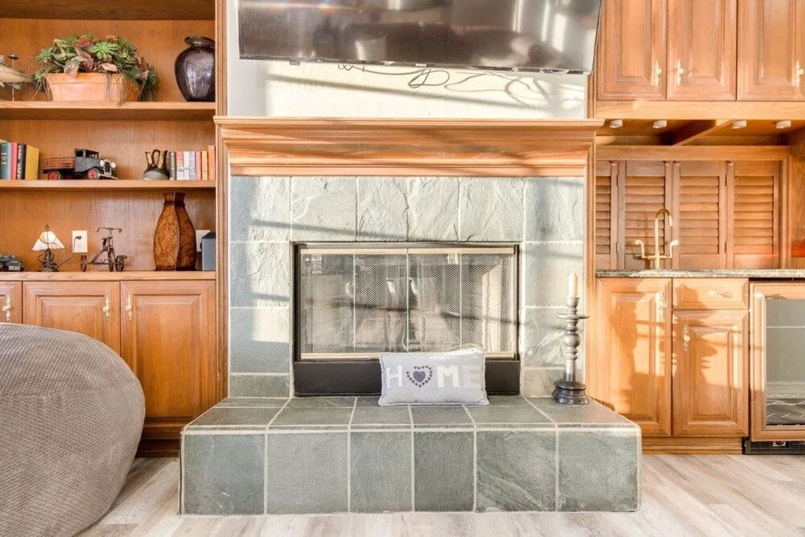 Stunning Waterfront Paradise! Sleeps 16! Heated Pool/Spa and Lots of Fun! by RedAwning