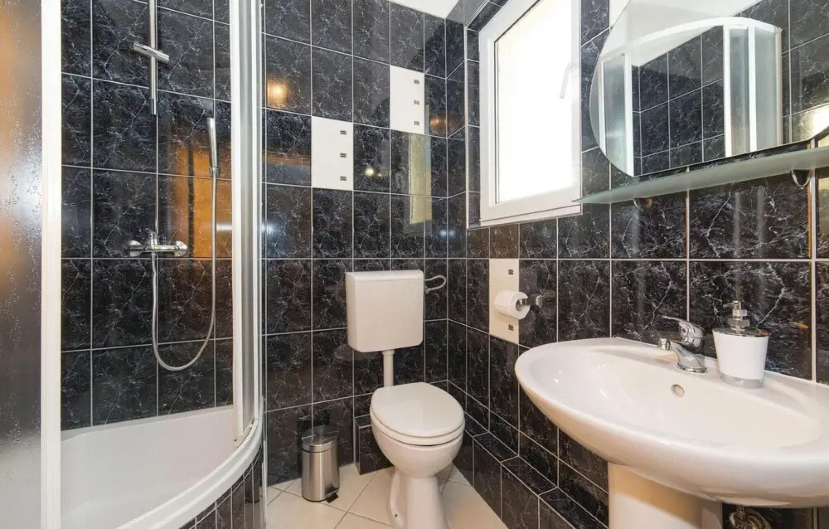 Beautiful Home in Kastel Kambelovac With Wifi and 3 Bedrooms