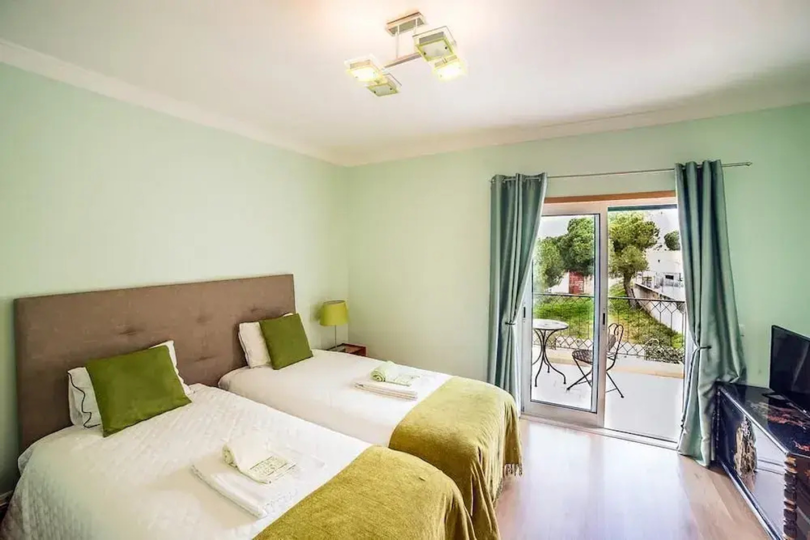 Moradia V3 Férias No Algarve Com Jacuzzi Privado