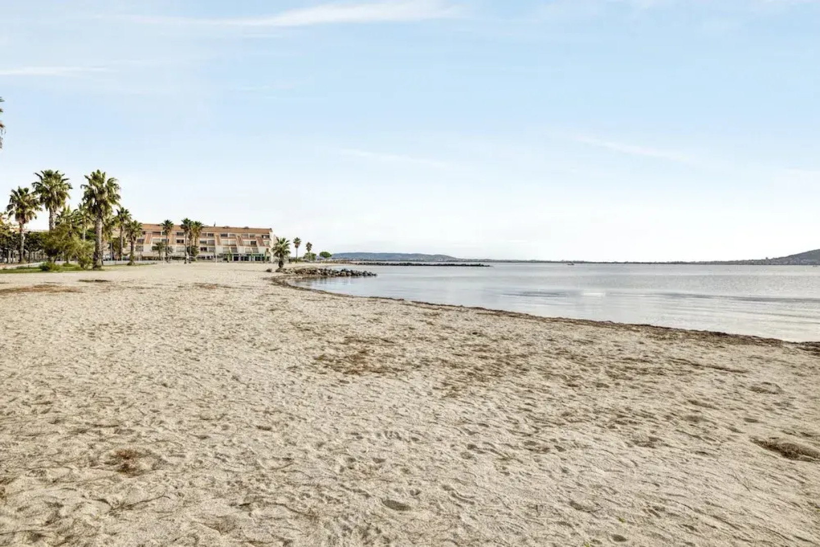 Apartment With 2 Bedrooms in Mèze, With Wonderful sea View, Furnished