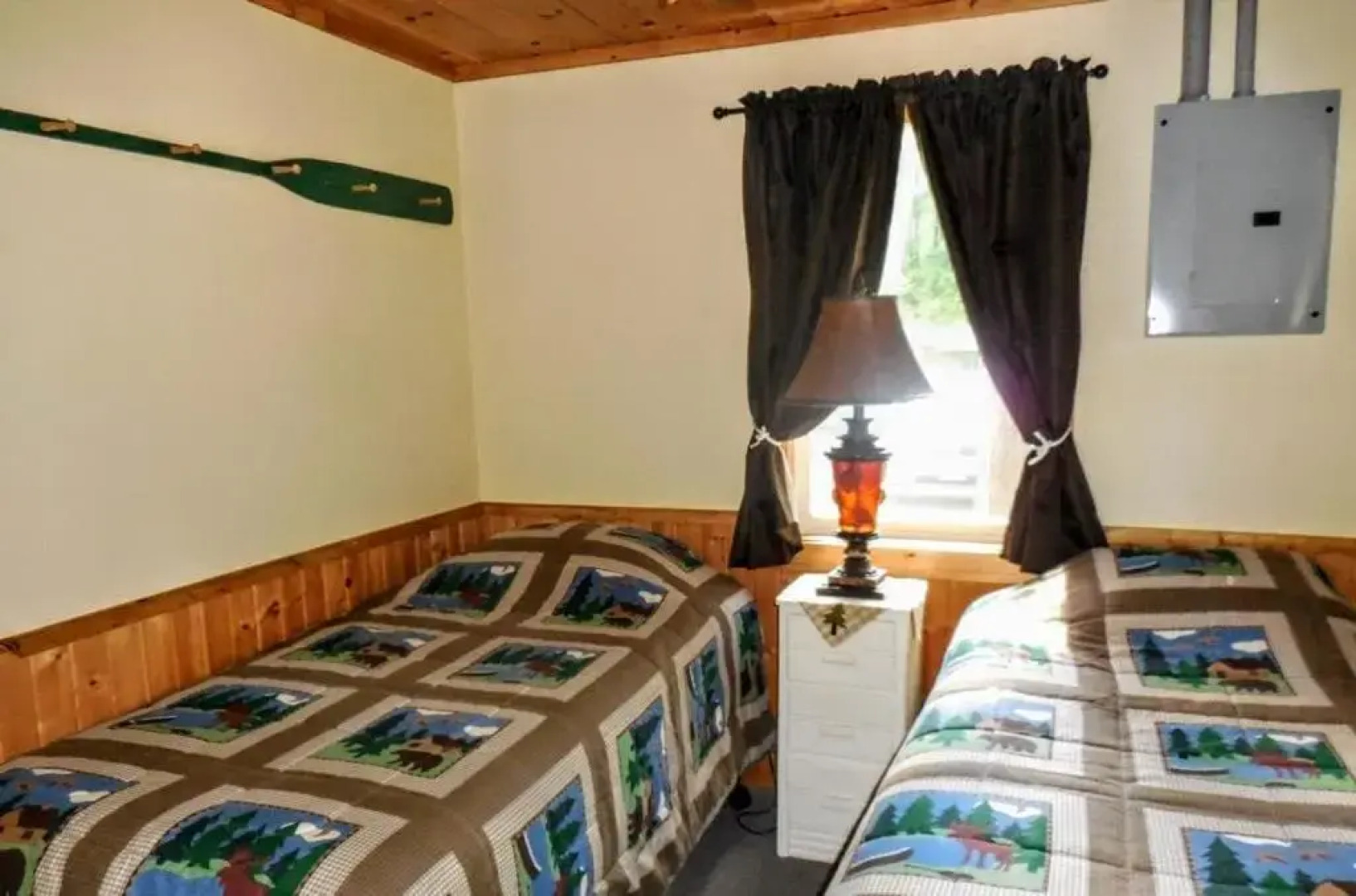 Knotty Pine- White Pine