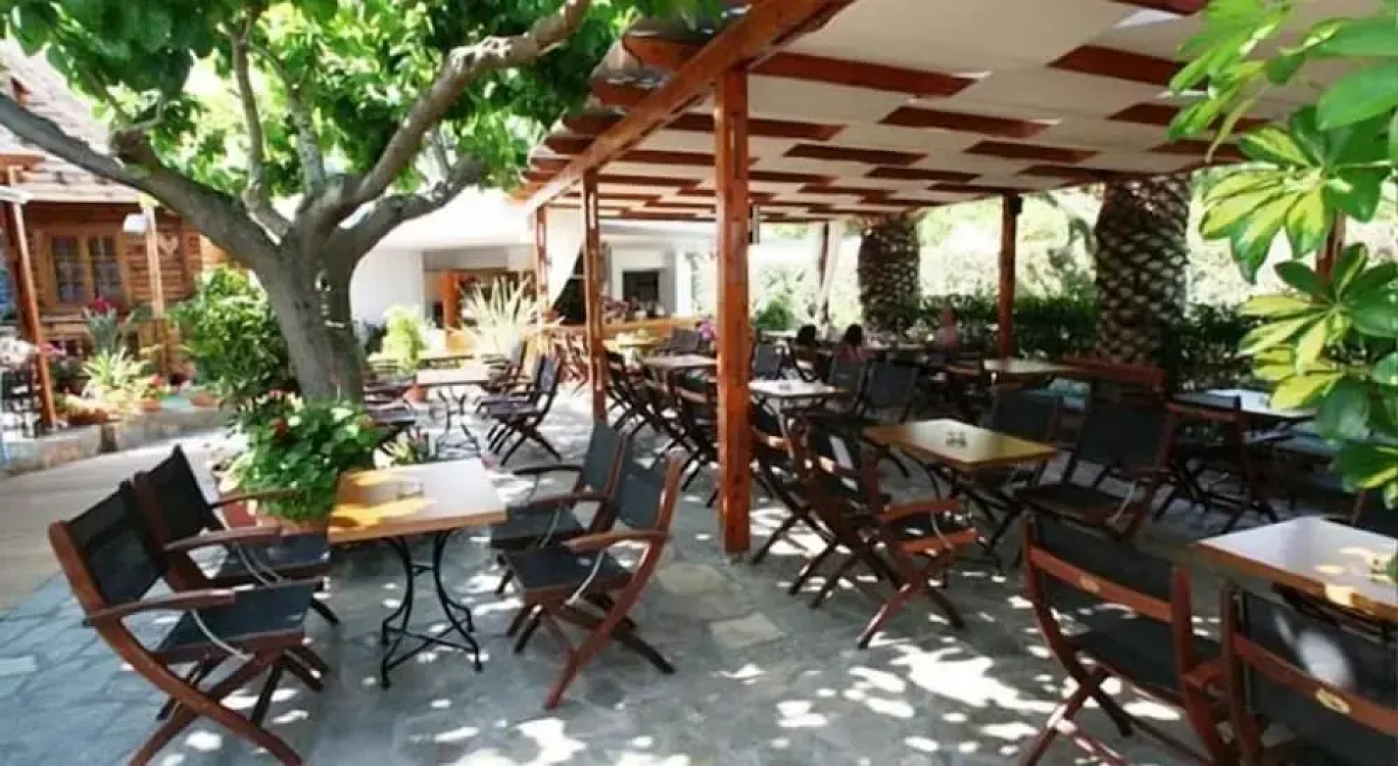 Triton Hotel & Bungalows