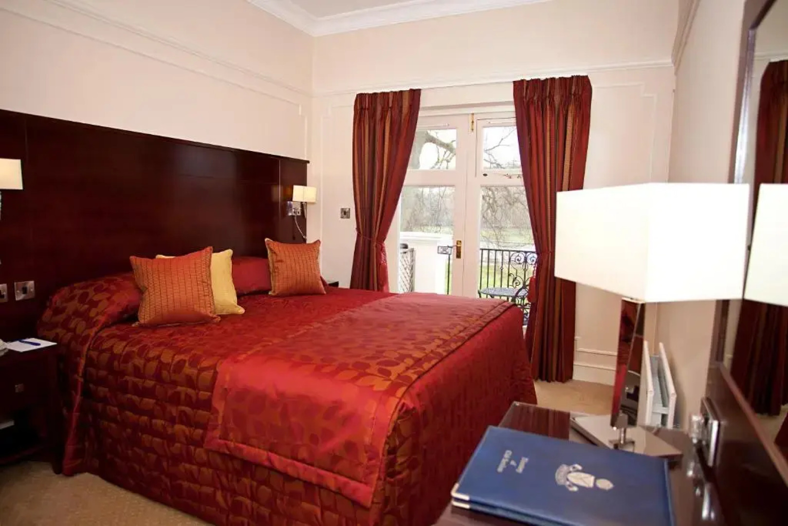 Phyllis Court Members Club