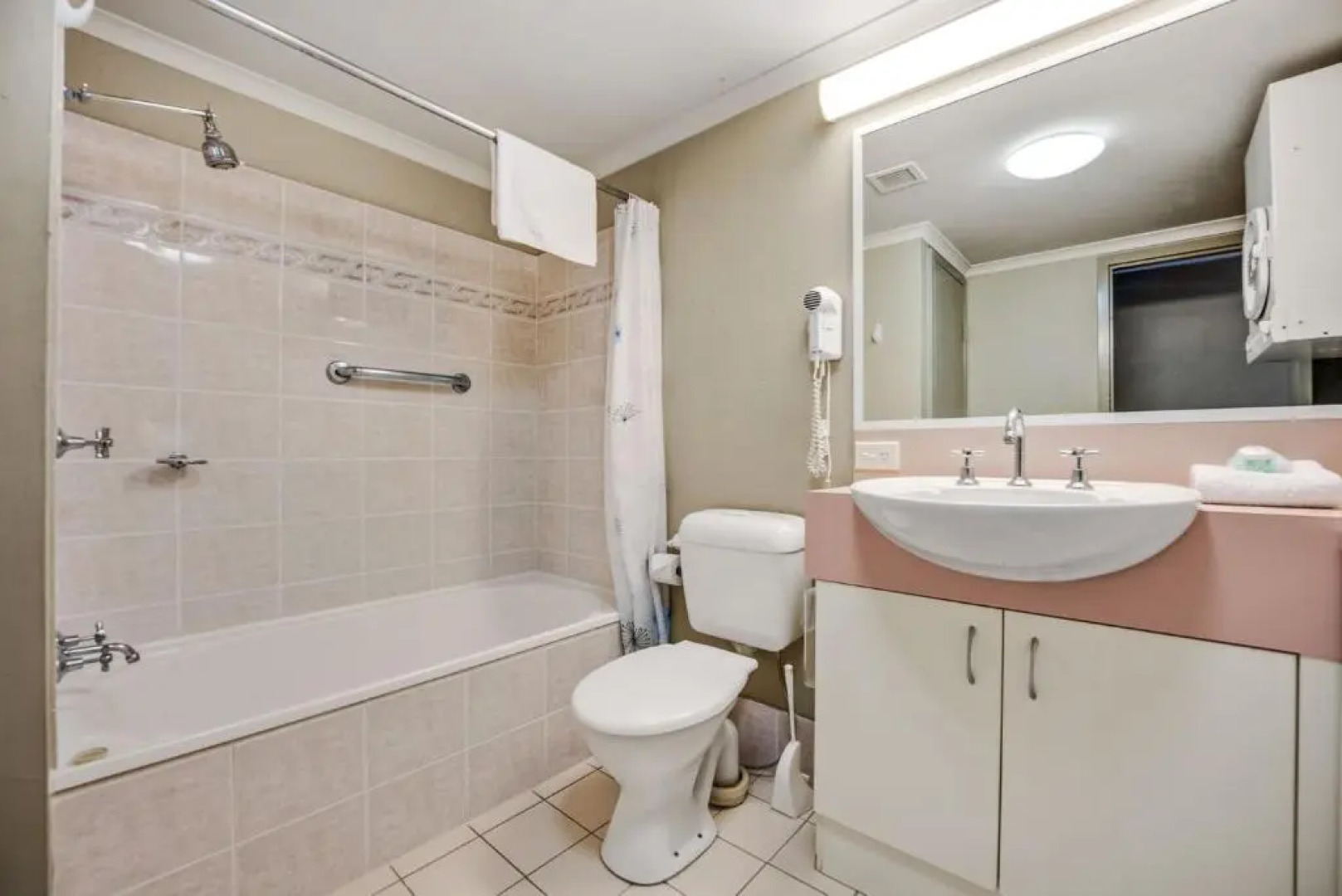 Horizons 115 - Lake Jindabyne Waterfront