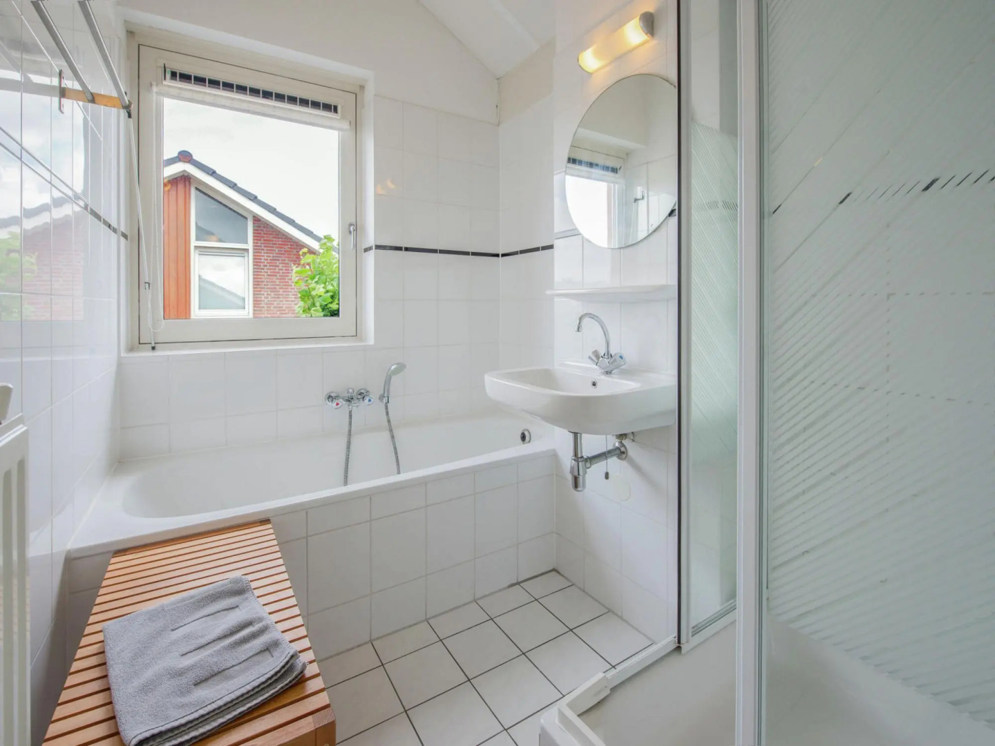 Apartment in Waterpark With Private Jetty