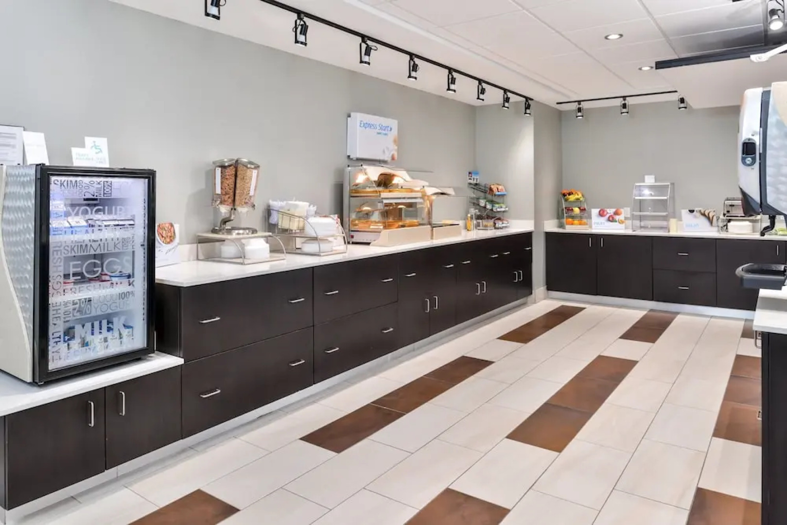 Holiday Inn Express & Suites Kansas City - Lee's Summit, an IHG Hotel