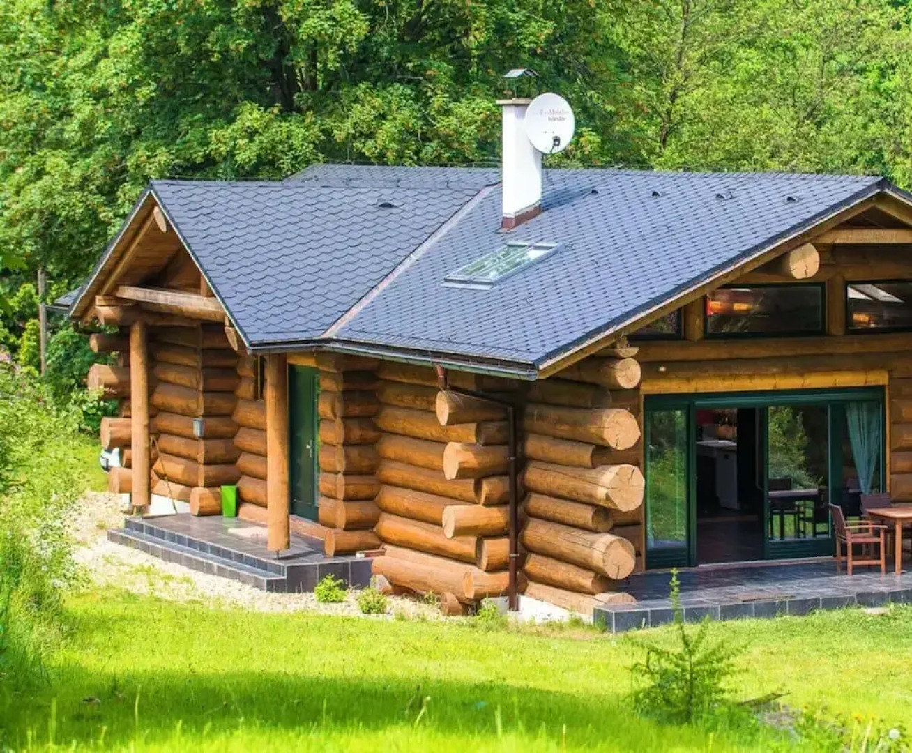 Spacious Holiday Home With Internet