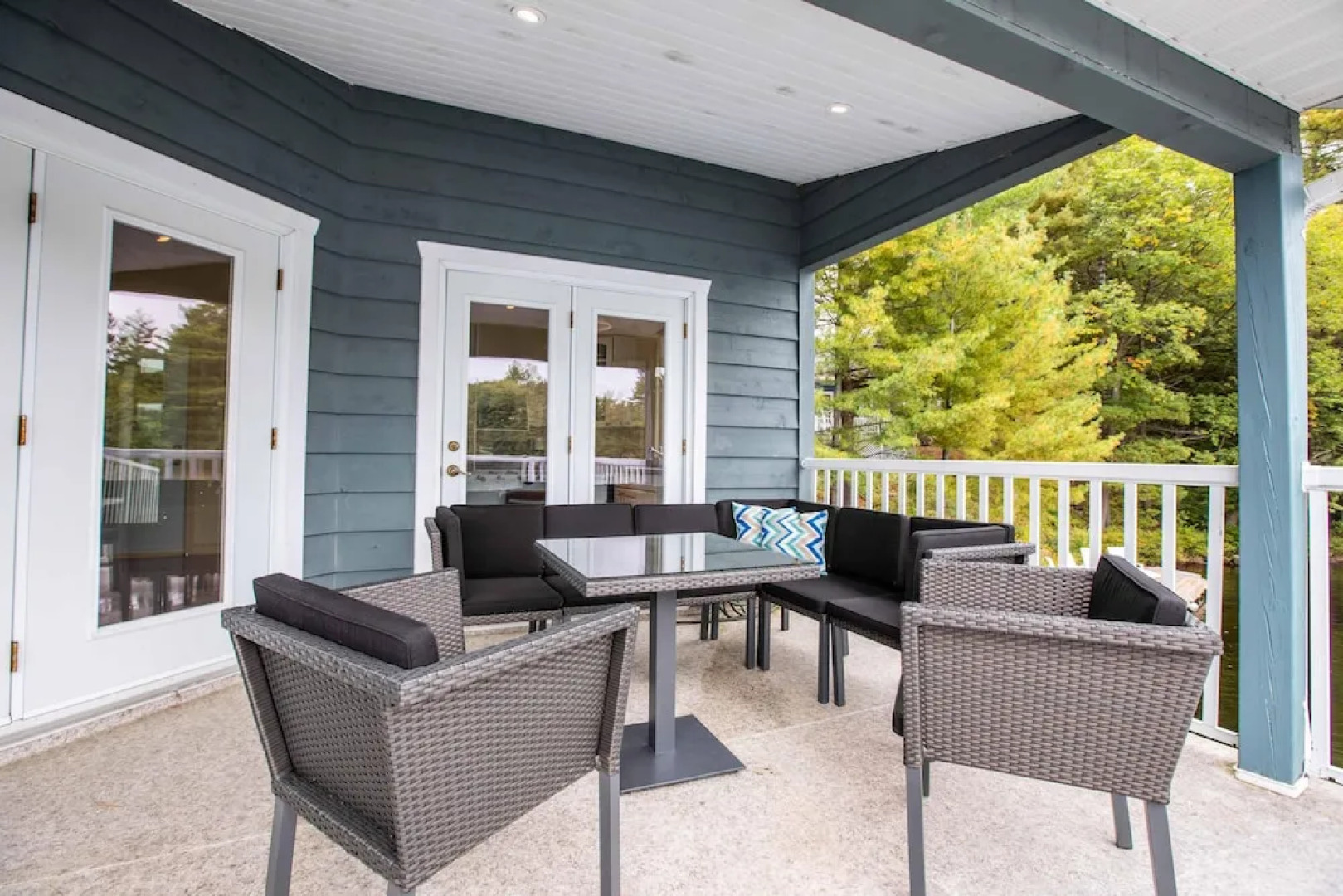 Wildflower Cottage A Fantastic boat access family cottage with a spectacular 500' of waterfront!