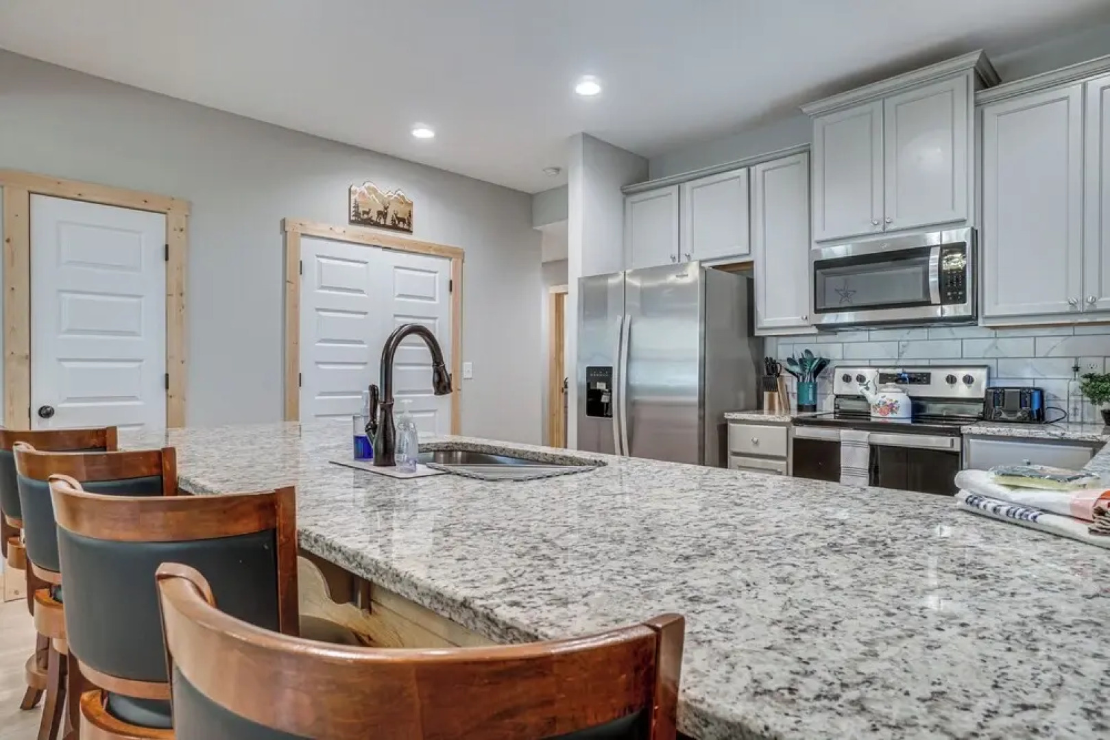 Hot Tub & EV Charger: Helen Getaway w/ Views!