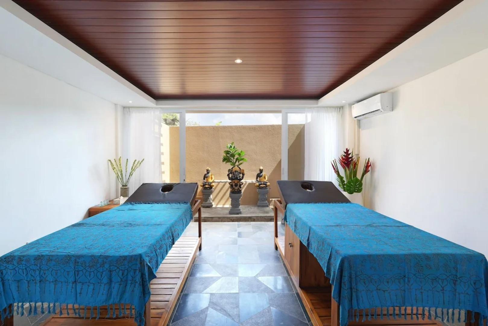 Fascinating Beachfront 2 Br Villa in Seminyak