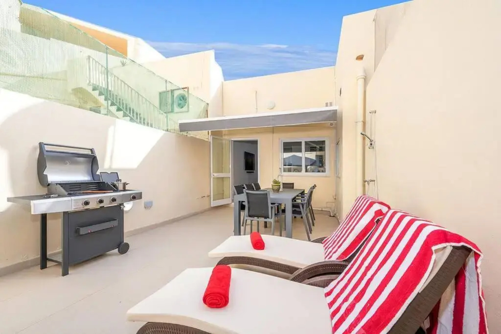 Traditional 3 bedroom home with hot tub (NEW)