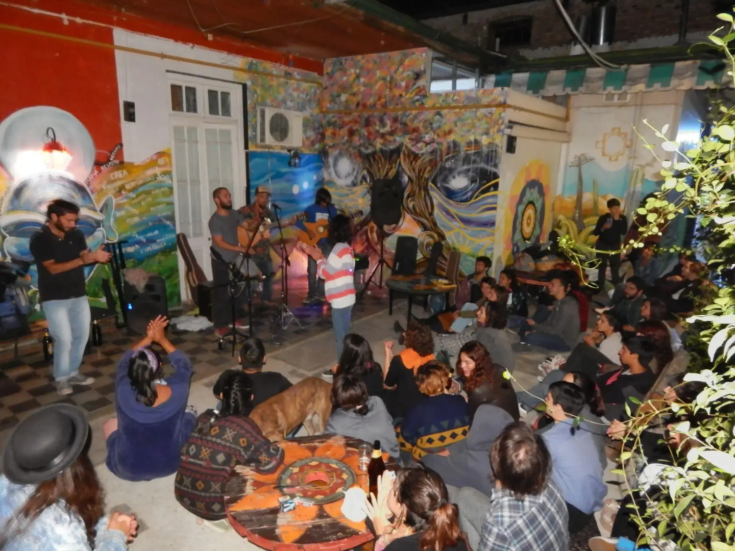 Hipolito Raiz Hostel
