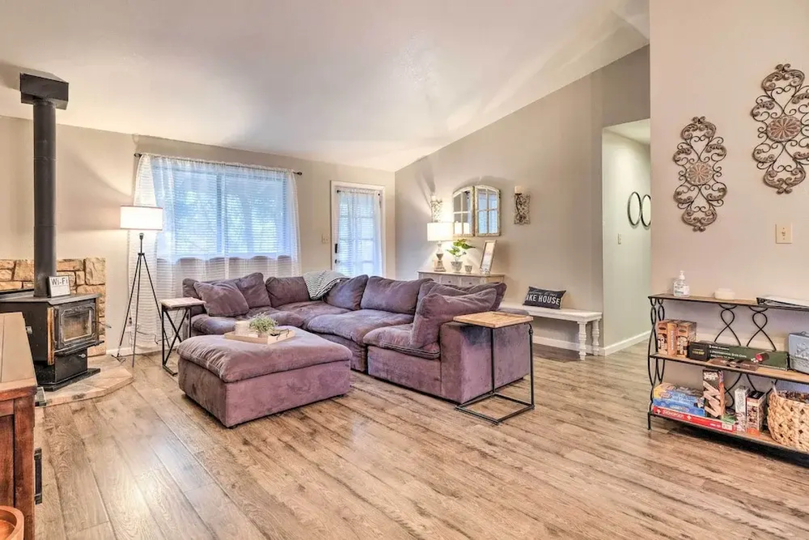 Lakeside Groveland Home w/ Hot Tub, Near Yosemite