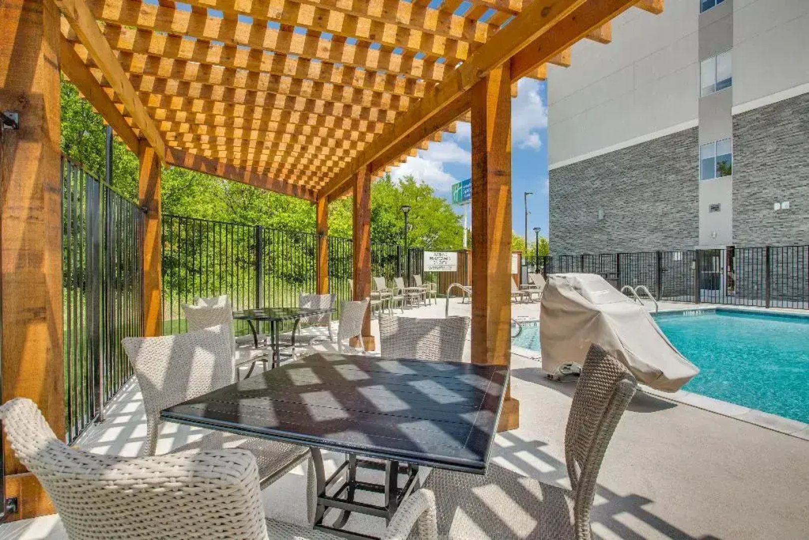 Holiday Inn Express & Suites Denton South by IHG