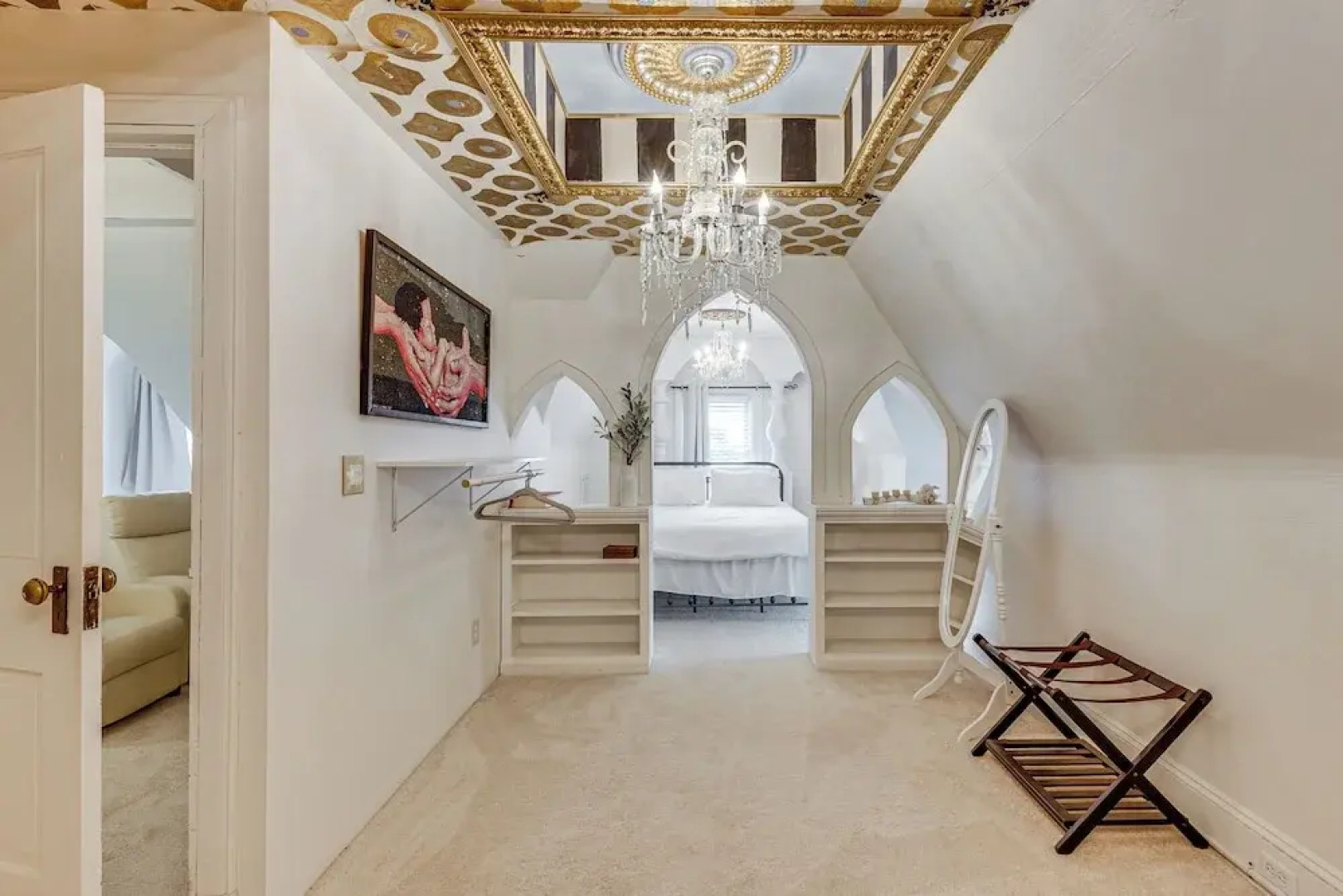 Near Downtown Scranton: Getaway w/ Patio