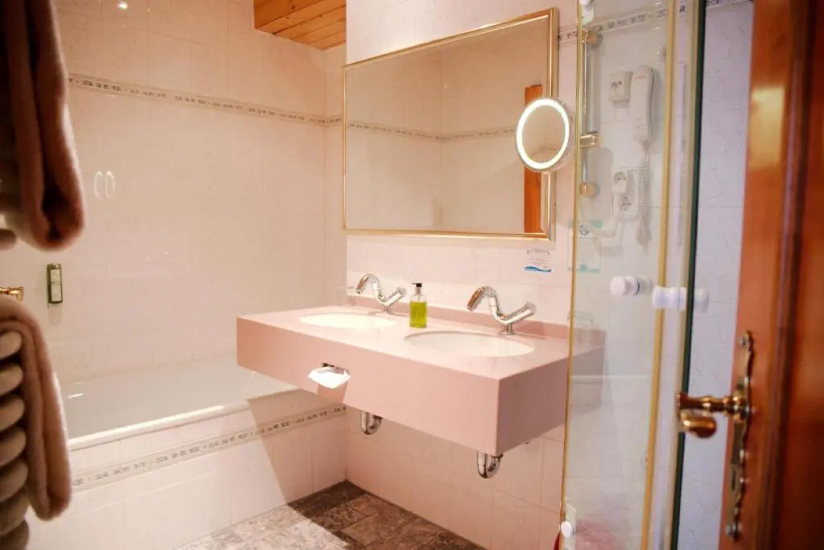 Kapuzinergarten Panoramahotel & Eventrestaurant