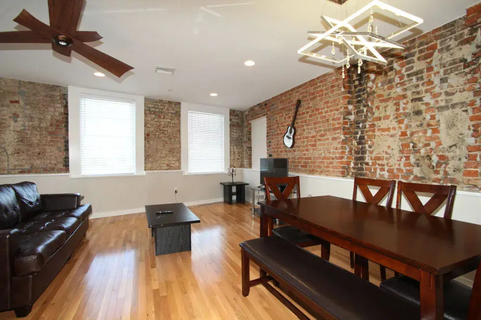 Hosteeva French Quarter Luxury Condo