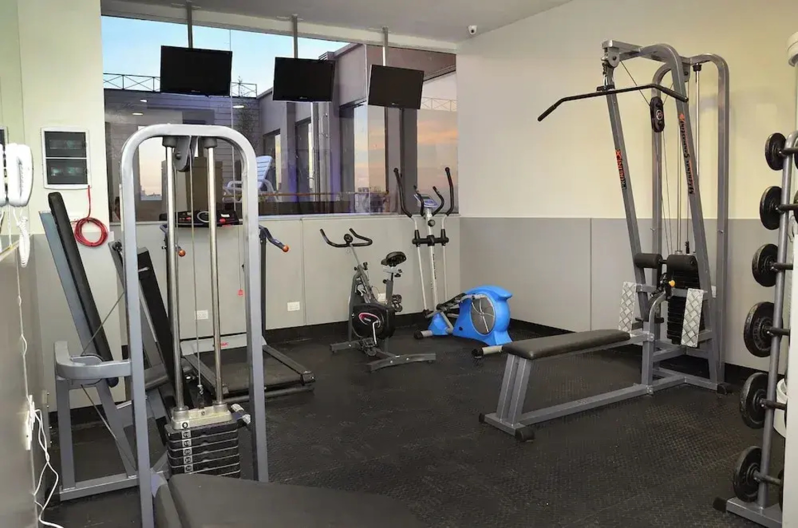 Le Parc Hotel & Suites