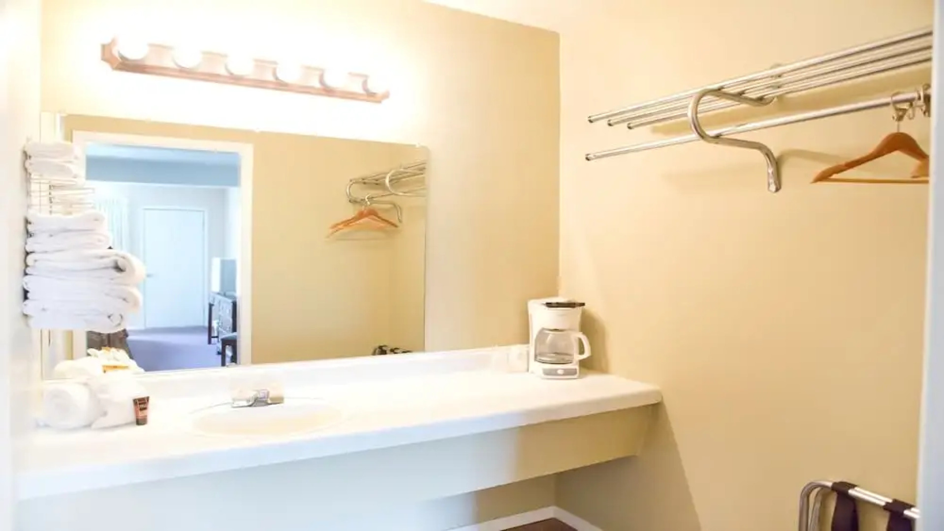 Table Rock Resorts at The Rocks Resort