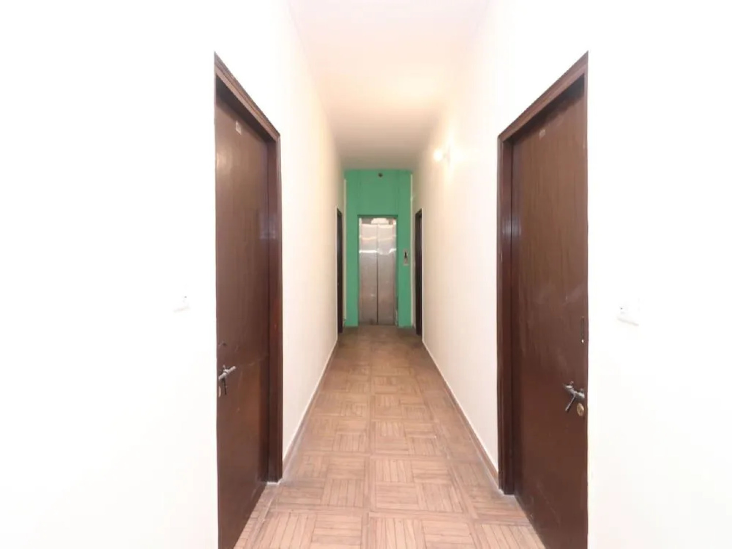 Oyo 29196 Lords Plaza