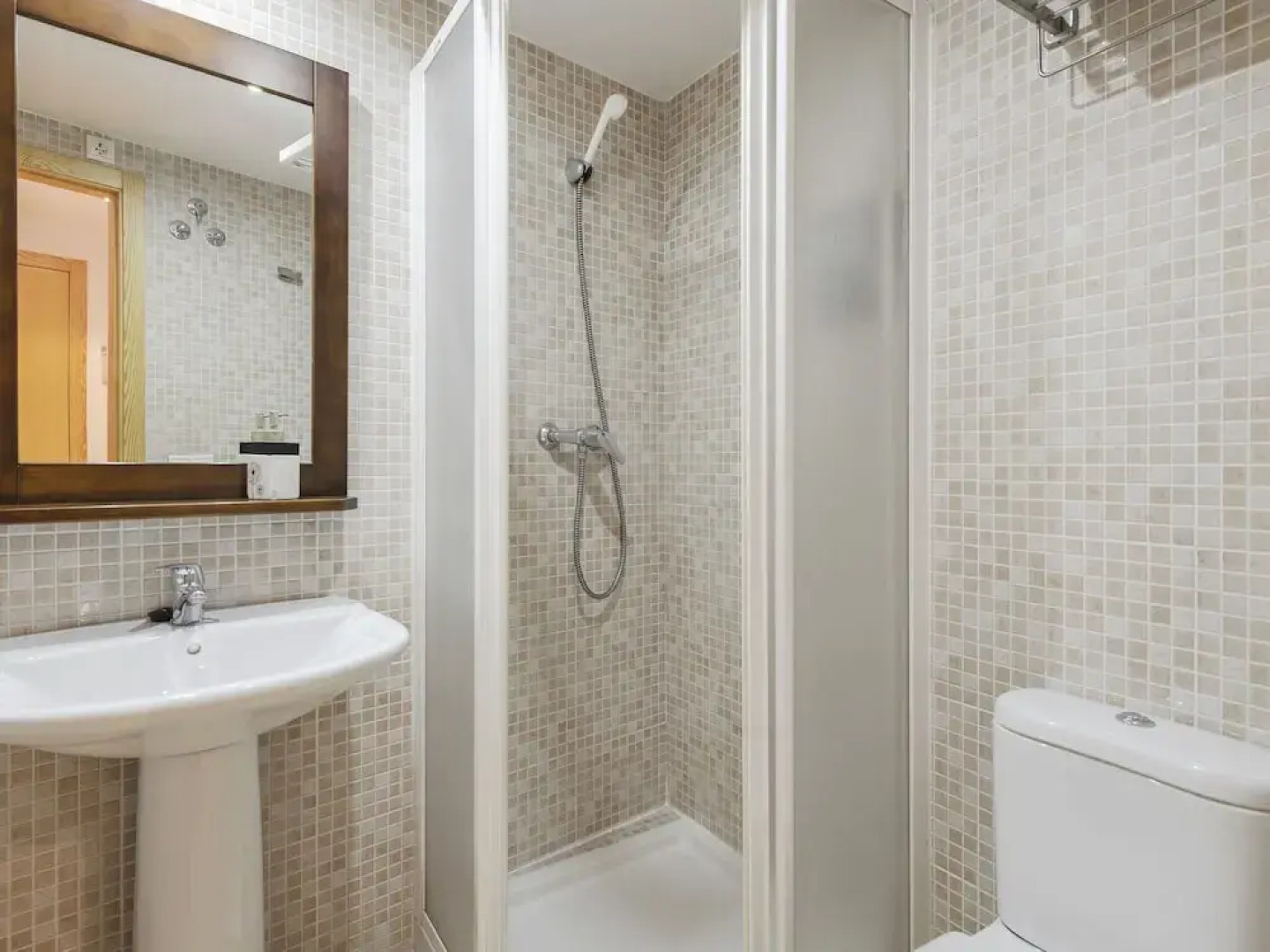 Voguish Apartment in Gudar With Heating