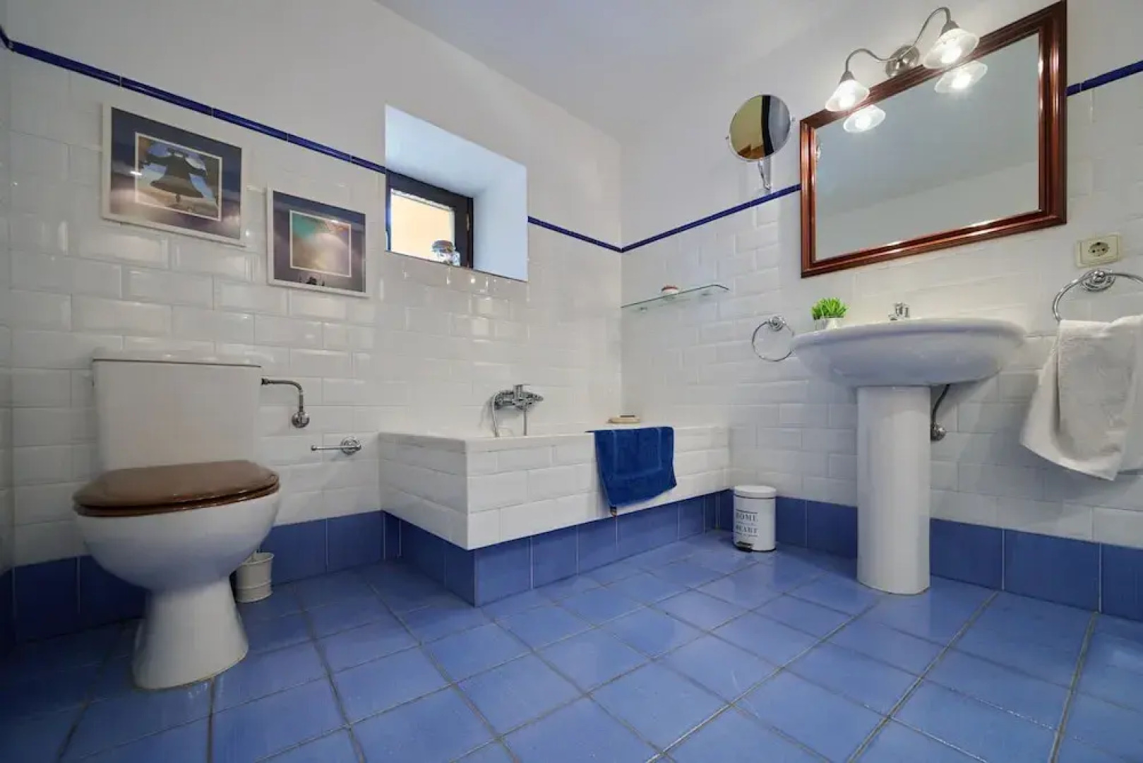 Wine Escape by Fidalsa