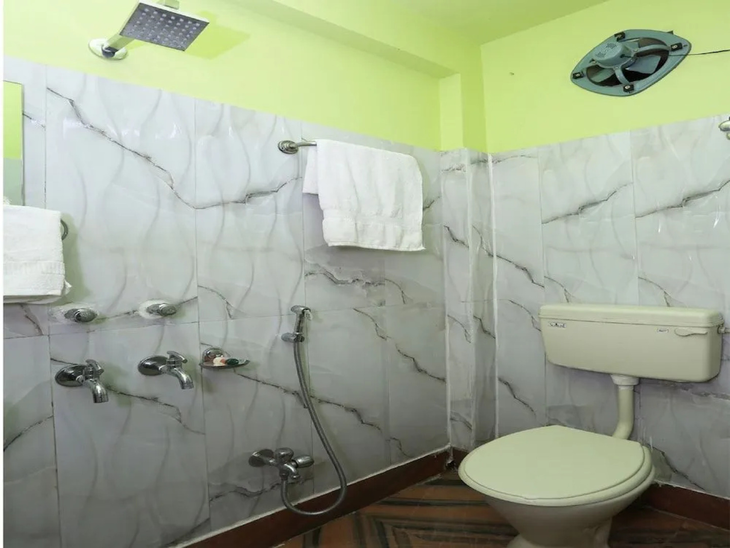 OYO 13568 Debalay Guest House