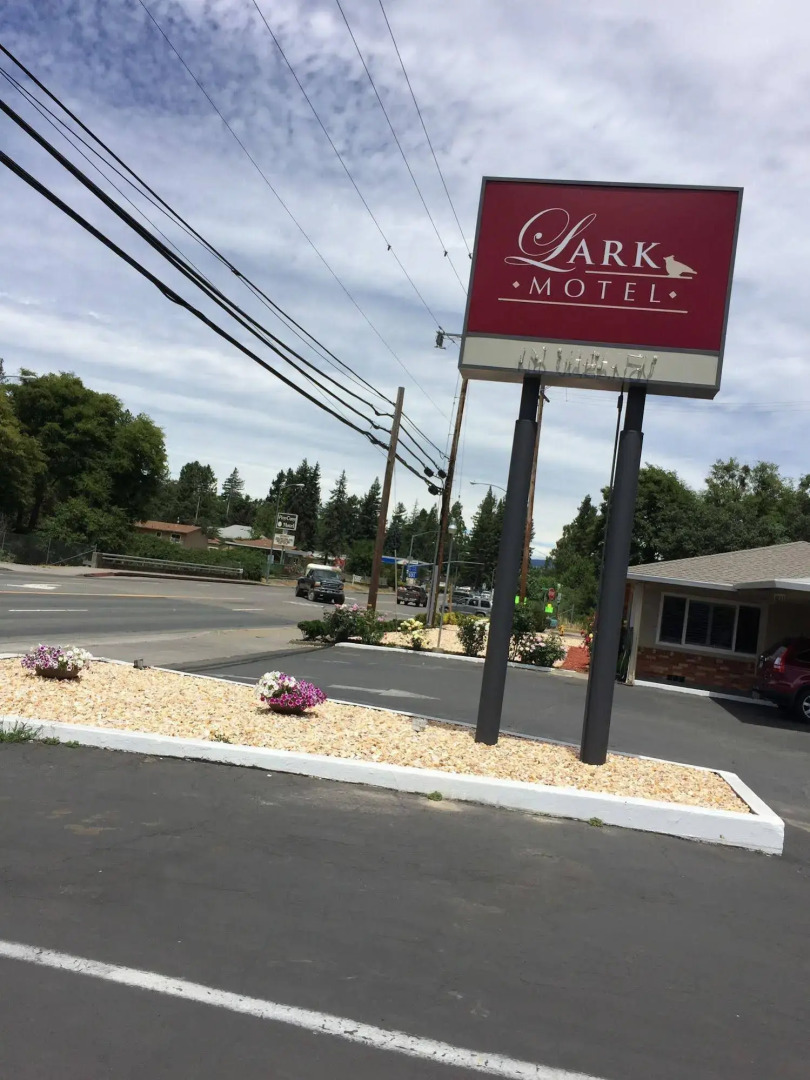 Lark Motel