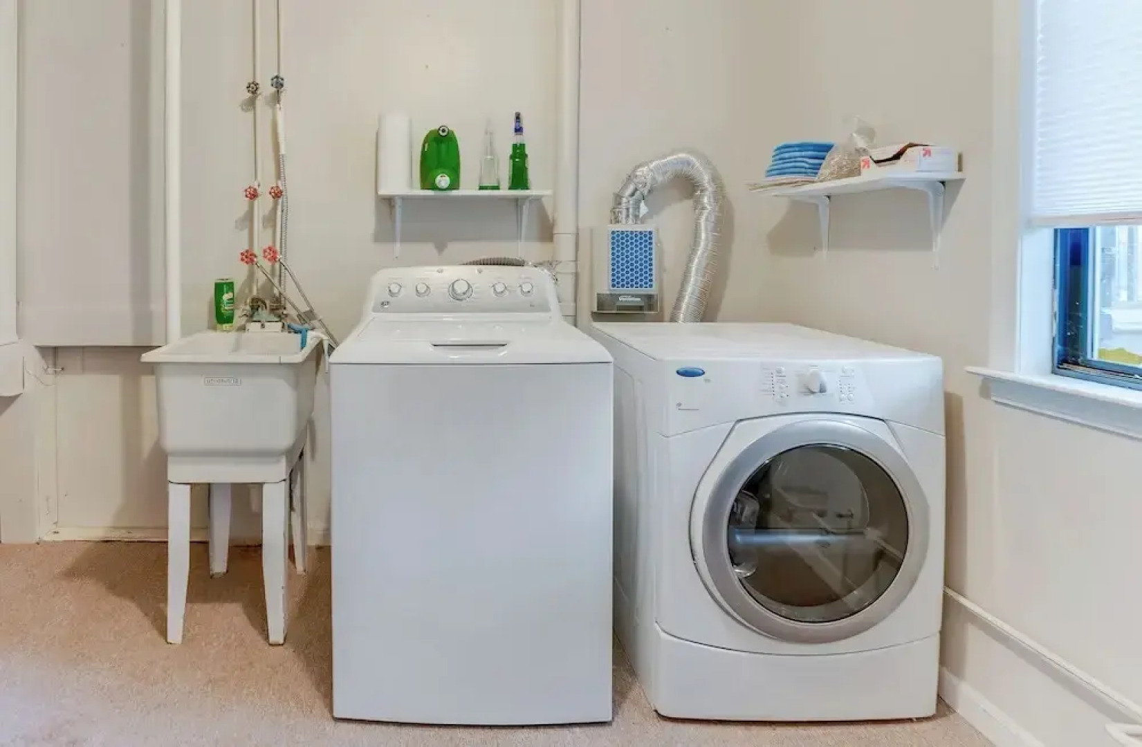 Lakefront Orion Twp. Home w/ Fire Pit & Kayak!