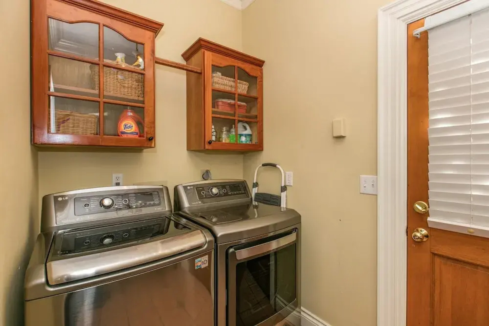 Hart House- A Luxurious Asheville Vacation Country ! 6 Bedroom Home