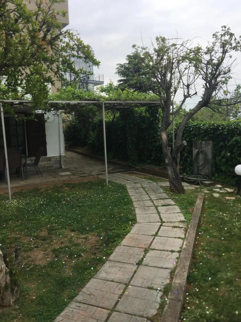 Traditional Apartment part of a Detached Villa on a luxurious Hill of Thessaloniki PANORAMA with a private garden with trees ,also available for Family and other gatherings and Kid's parties - under 13 , for less than 20 people alltogether