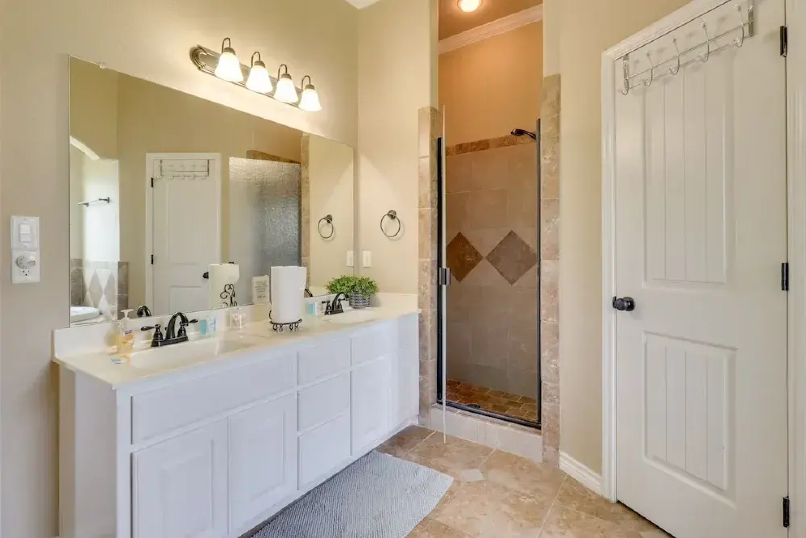 BBQ Ready: Harker Family Retreat w/ Yard!