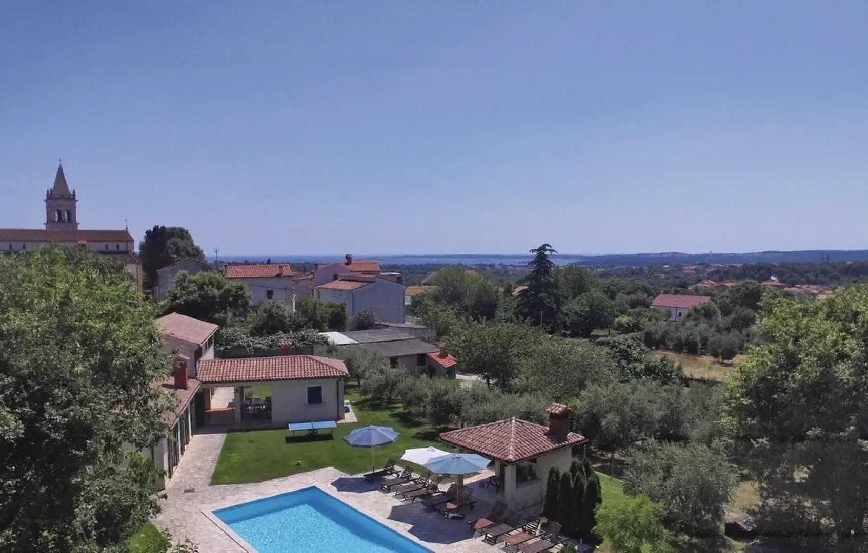 Nice Home in Liznjan with Outdoor Swimming Pool, Hot Tub & Sauna