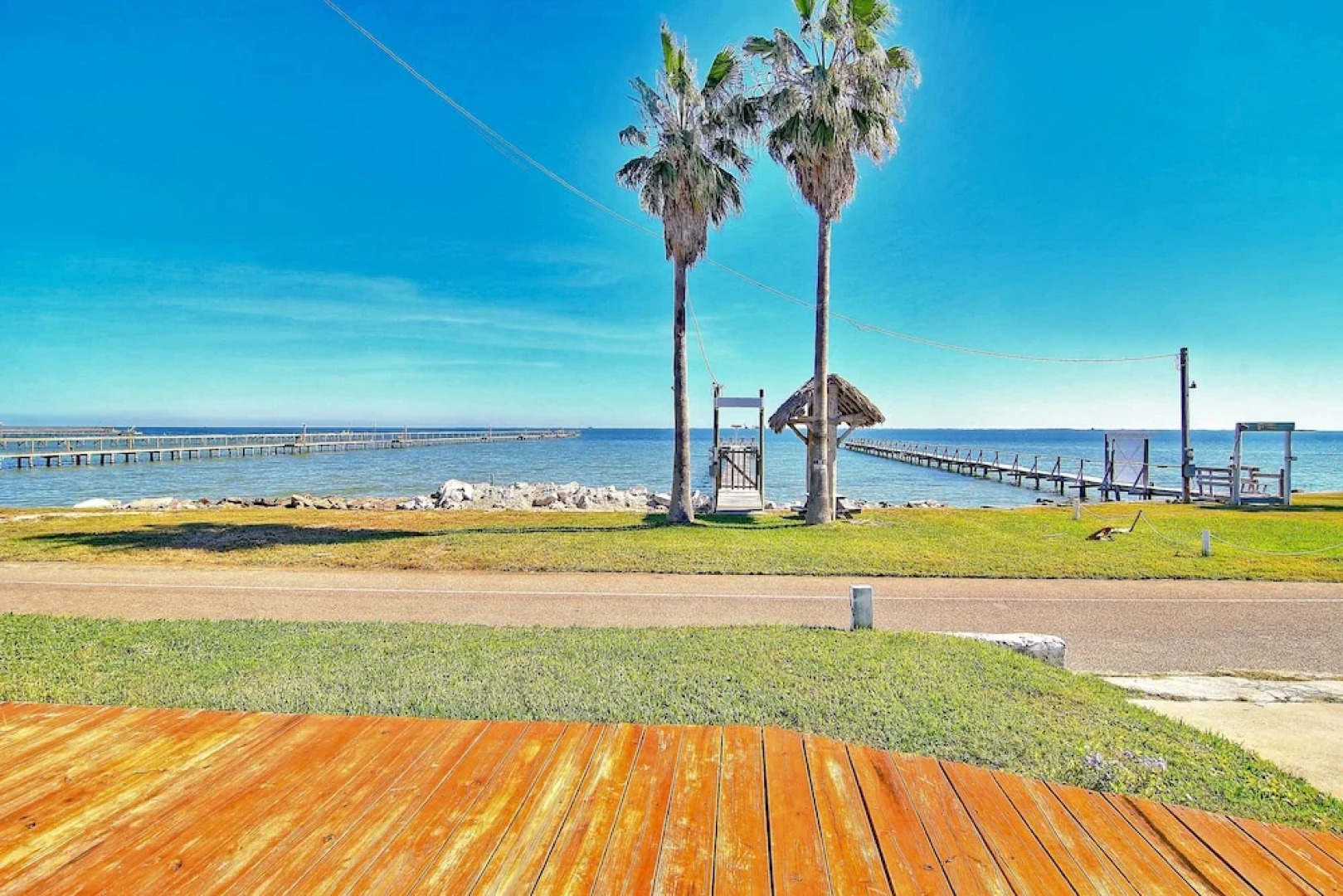 Joys Beach 1 Bedroom Cottage by RedAwning