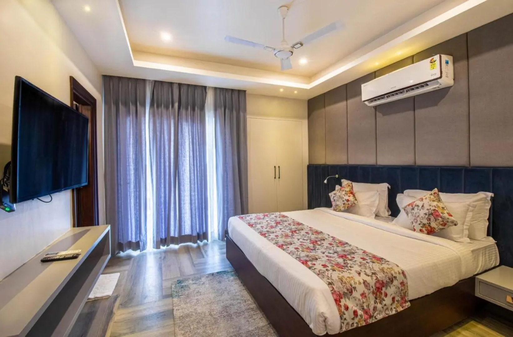 The Hotel Js Souvenir