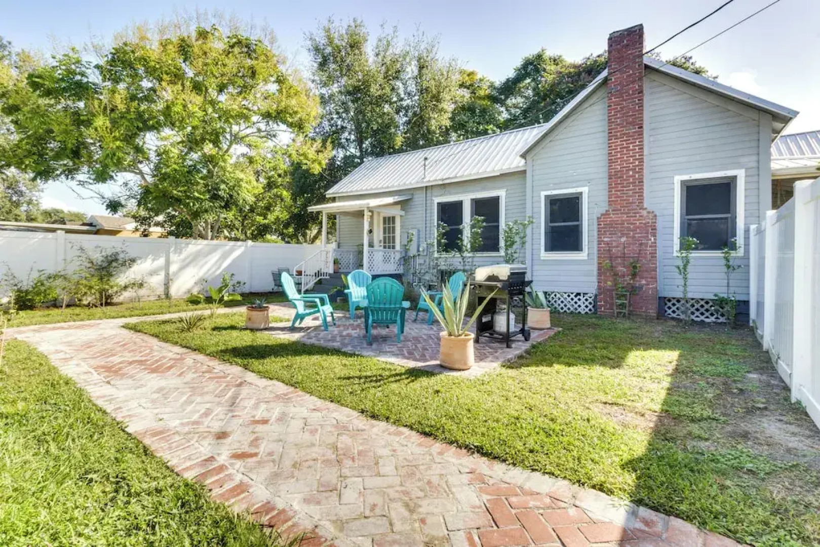 Fire Pit & Yard: Updated Winter Garden Home!