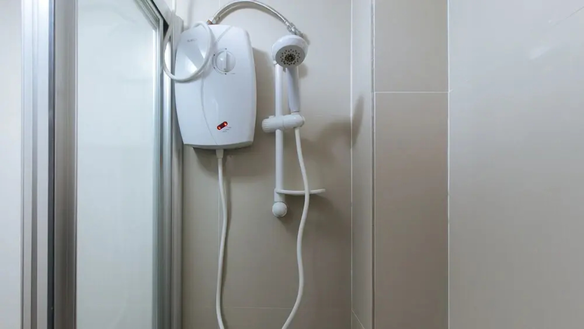 RedDoorz Premium @ Trece Indang Road