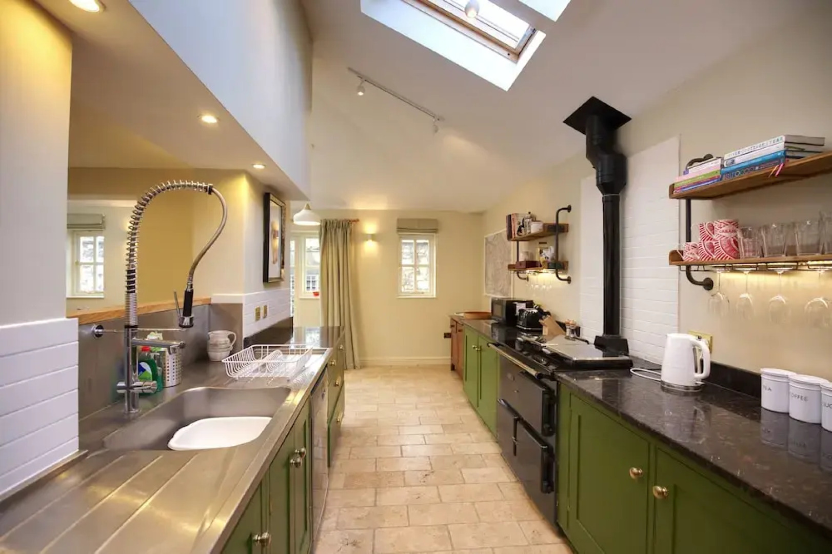 Stunning 3-bed House in a Private Hidden Valley