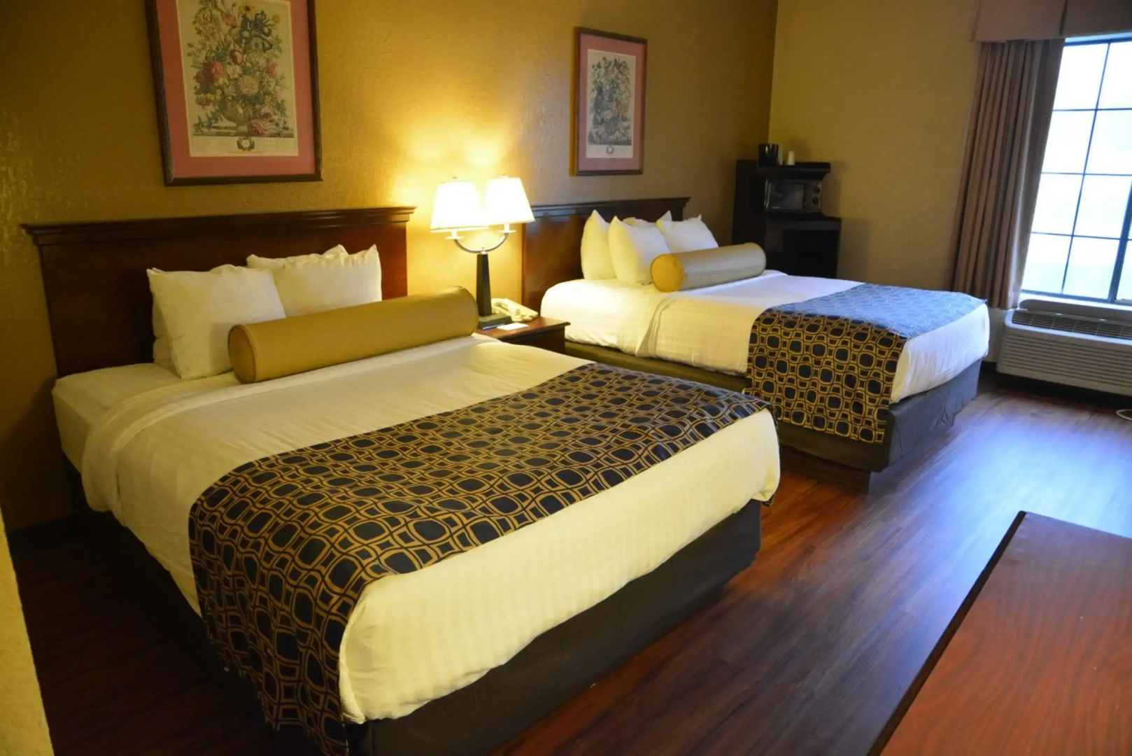 Countryside Inn & Suites
