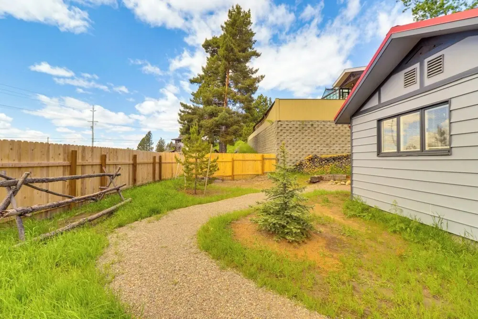 Downtown Bigfork Home w/ Fire Pit, Walk to Harbor!