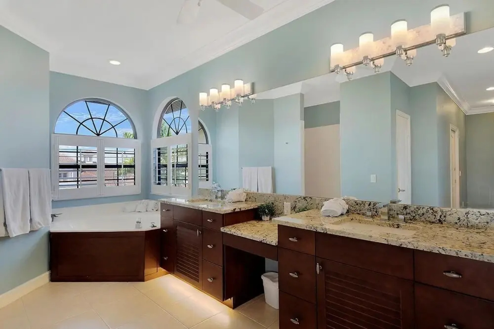 SPIN516 5 Bedroom Holiday Home by Marco Naples Vacation Homes