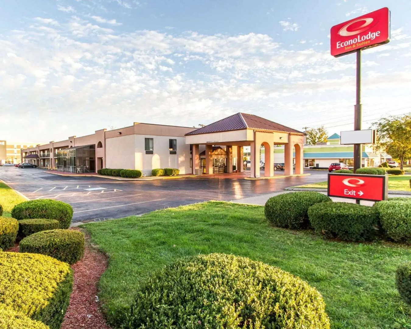 Econo Lodge & Suites Clarksville near Governors Square Mall