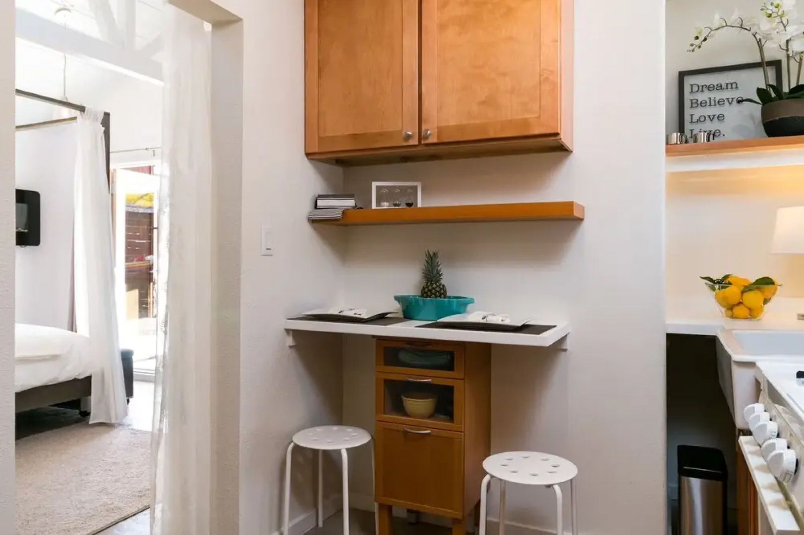 Oak View Studio Near Lake & Ojai - 1 Br apts by RedAwning