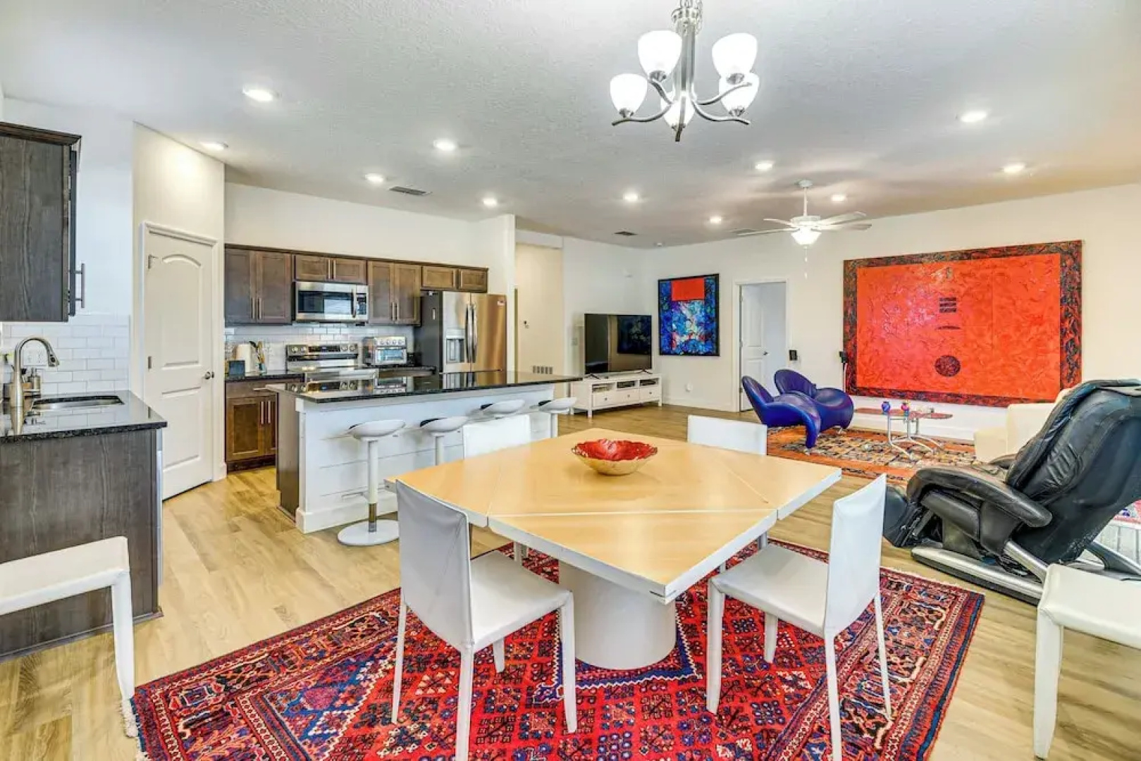 7 Mi to Flagler Beach: Breezy Stay w/ Pool Access!