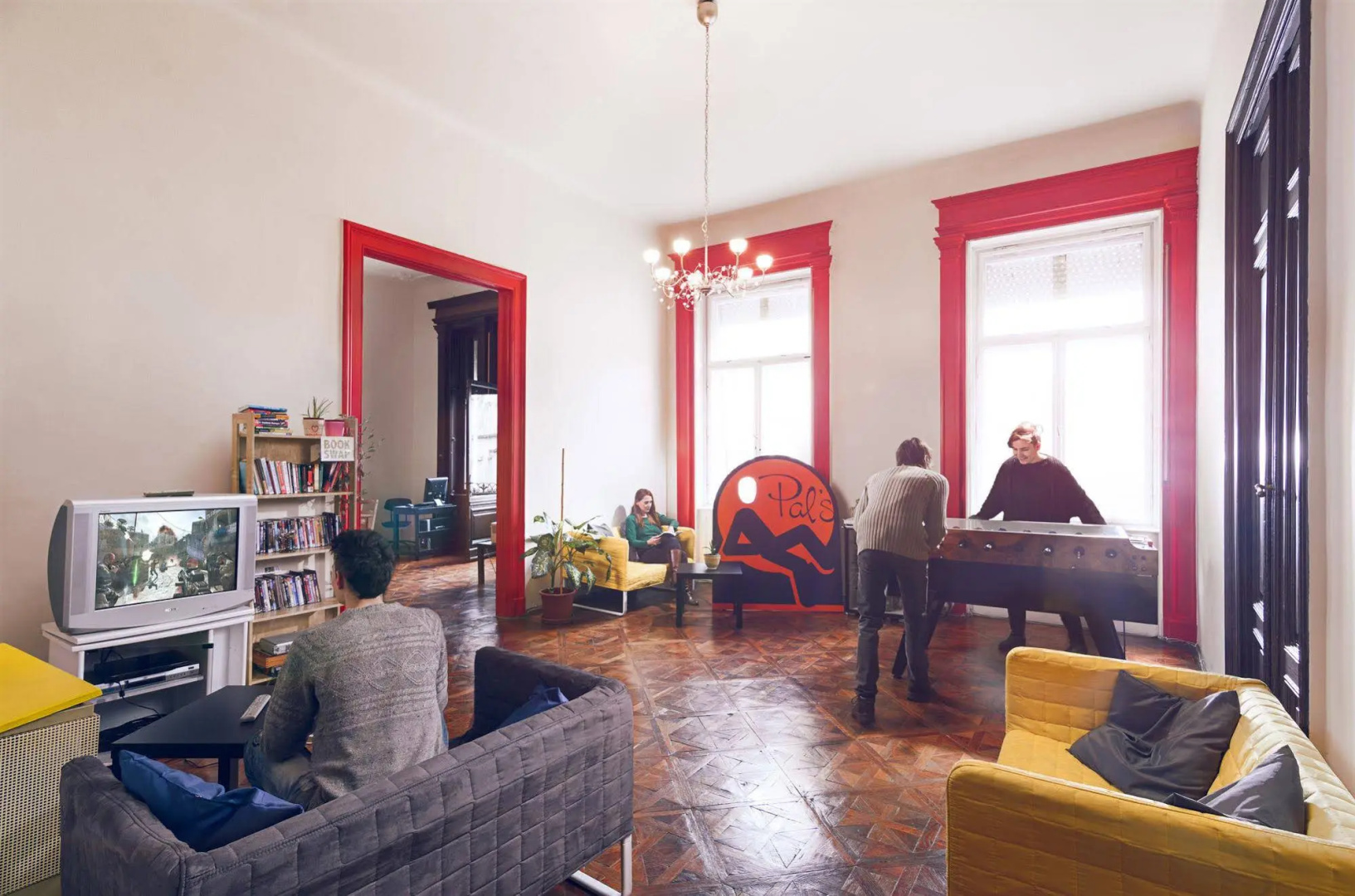 Pal's Hostel & Apartments