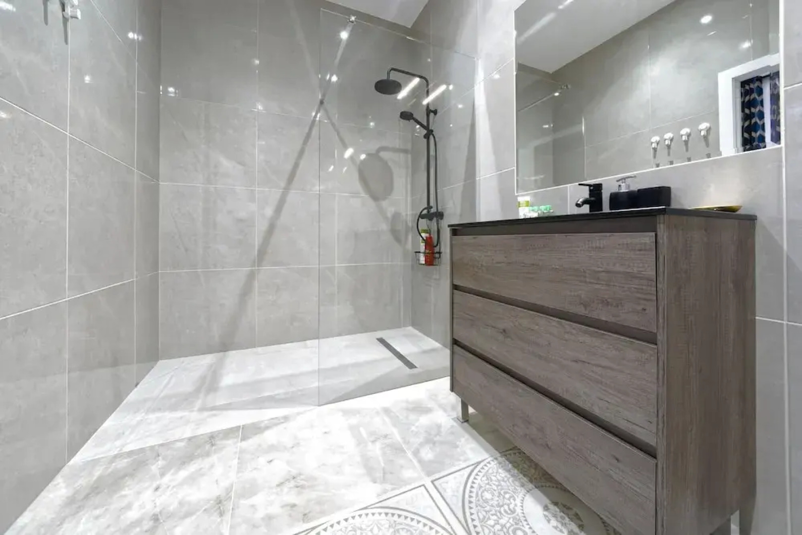 CASA VERDE Comfortable Air-Conditioned