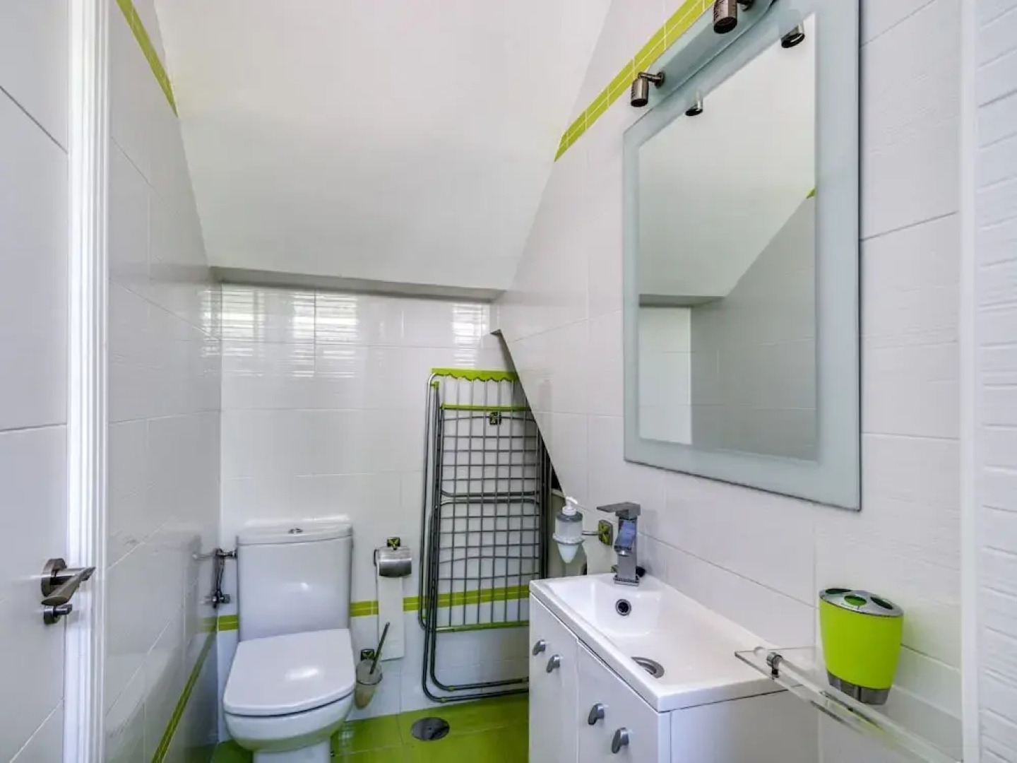 Nice Apartment With Spacious Terrace and Beautiful Views of the Atlantic Ocean